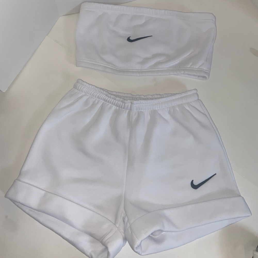 White Nike set